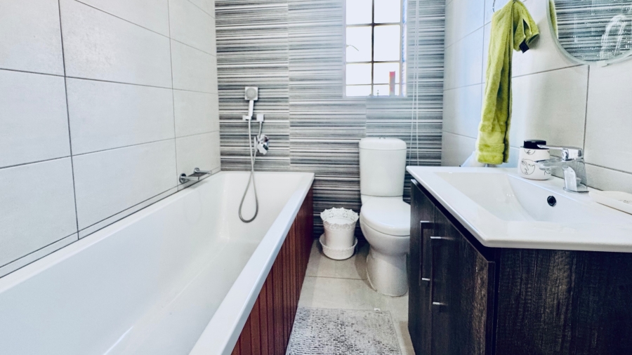 3 Bedroom Property for Sale in Waterkloof East North West